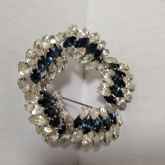 Silver tone vintage brooch pin with blue and white rhinestone - Picture 2 of 4